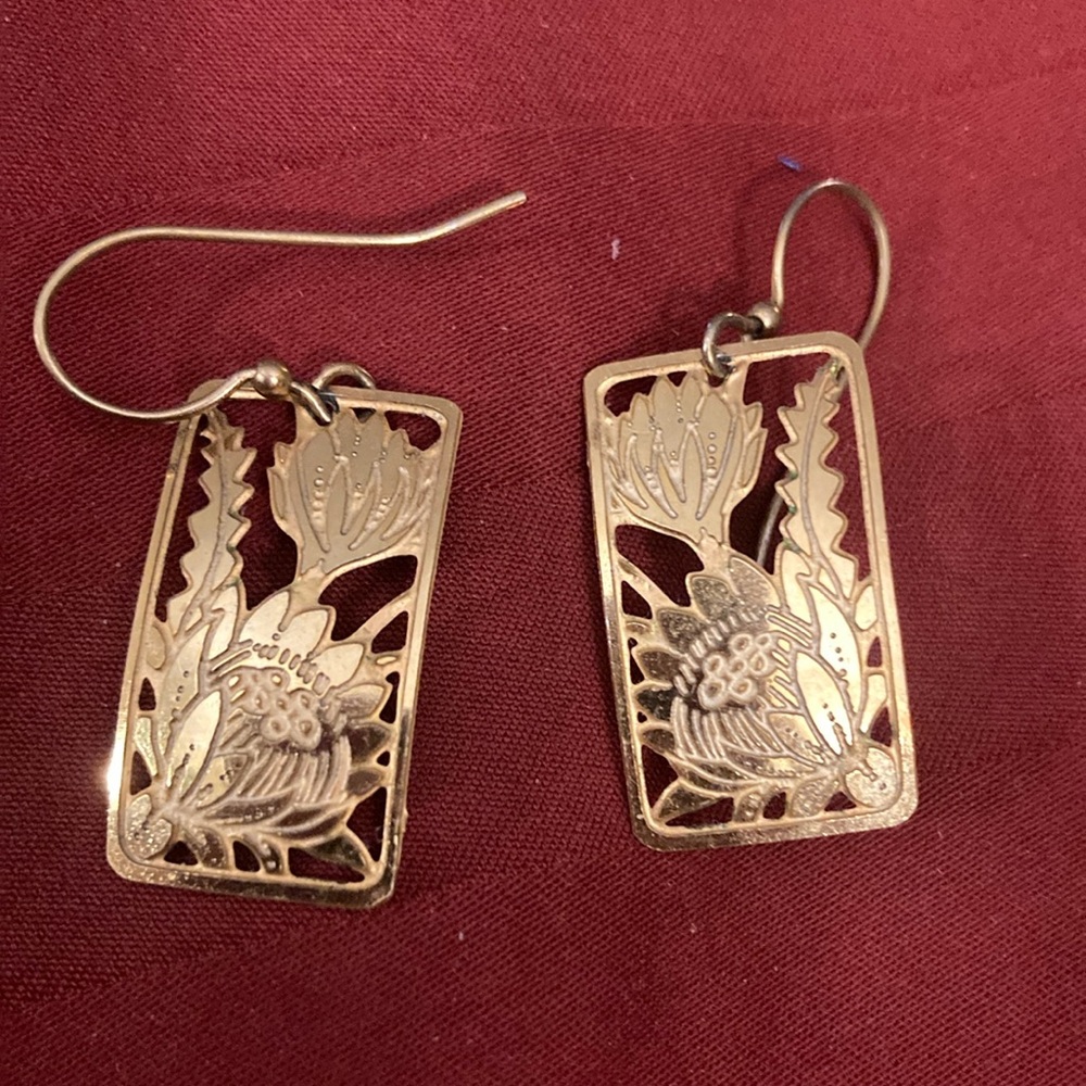 Gold Hawaiian Flower earrings
